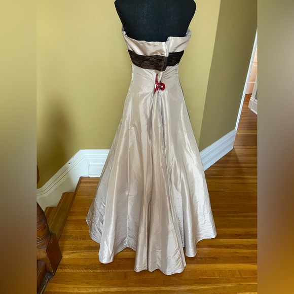 Ballgown size 14 - Picture 6 of 12